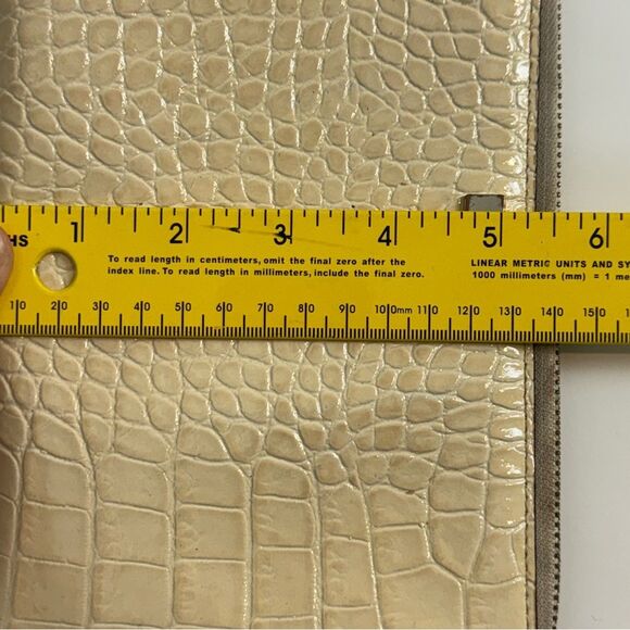 Kate Spade Knightsbridge Large Travel Wallet Ivory Embossed Leather - Picture 8 of 8